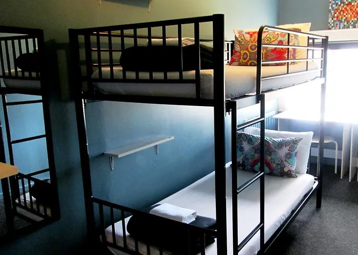 Crash Palace Backpackers *