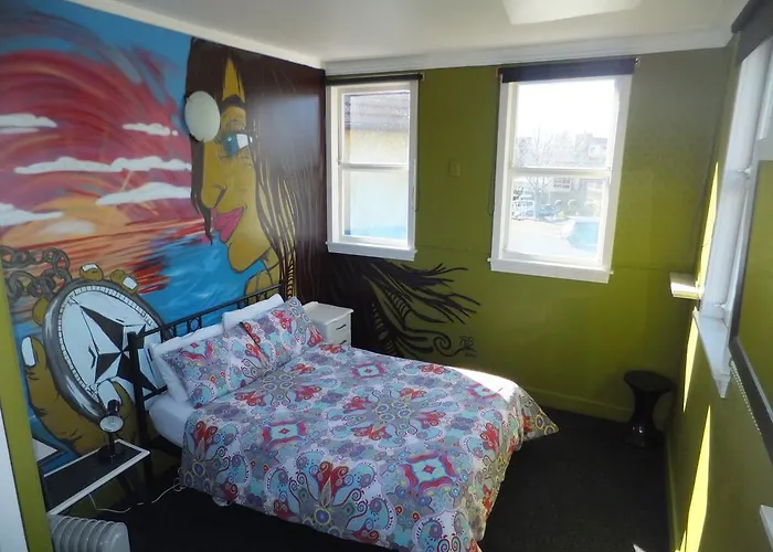 Crash Palace Backpackers *