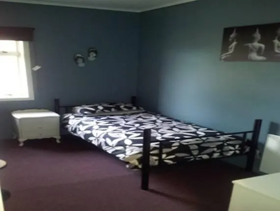 Crash Palace Backpackers Hostal *