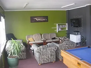 Crash Palace Backpackers *