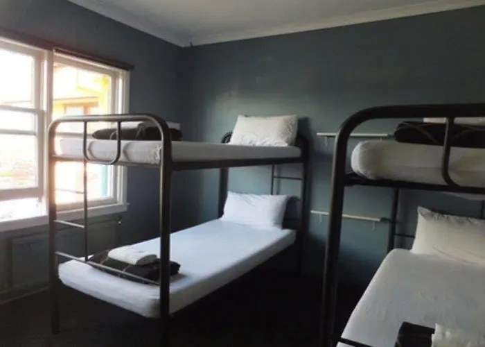 Hostal Crash Palace Backpackers *
